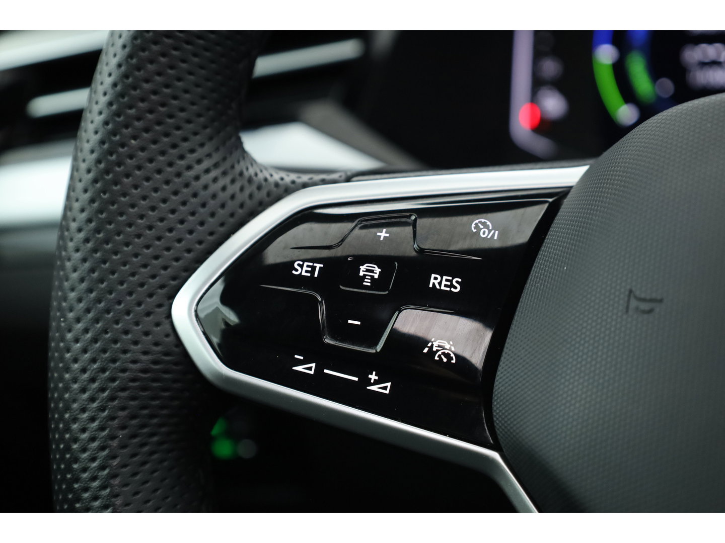 Volkswagen Arteon Shooting Brake 1.4 TSI eHybrid R-Line Business+ | Rijklaar!! | Pano | HUD | Massage | Elek. Trekhaak | Standkachel | 360cam | Digi. Cockpit | Stoel- Stuurverw. | Adapt. Cruise | CarPlay