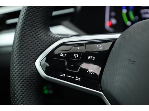 Volkswagen Arteon Shooting Brake 1.4 TSI eHybrid R-Line Business+ | Rijklaar!! | Pano | HUD | Massage | Elek. Trekhaak | Standkachel | 360cam | Digi. Cockpit | Stoel- Stuurverw. | Adapt. Cruise | CarPlay