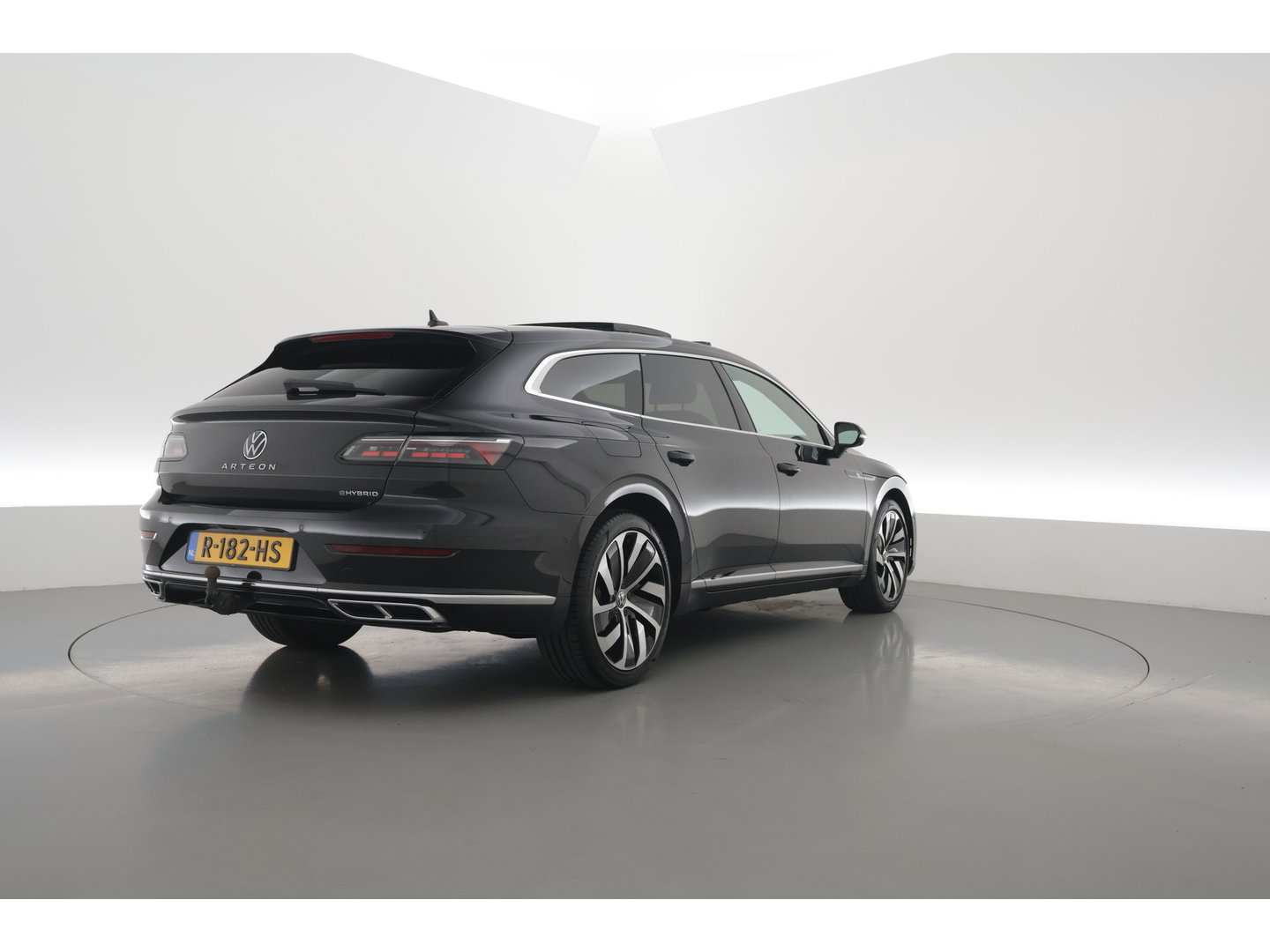 Volkswagen Arteon Shooting Brake 1.4 TSI eHybrid R-Line Business+ | Rijklaar!! | Pano | HUD | Massage | Elek. Trekhaak | Standkachel | 360cam | Digi. Cockpit | Stoel- Stuurverw. | Adapt. Cruise | CarPlay