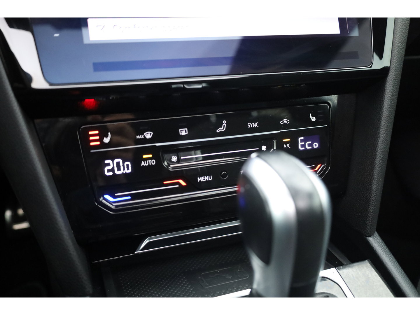 Volkswagen Arteon Shooting Brake 1.4 TSI eHybrid R-Line Business+ | Rijklaar!! | Pano | HUD | Massage | Elek. Trekhaak | Standkachel | 360cam | Digi. Cockpit | Stoel- Stuurverw. | Adapt. Cruise | CarPlay