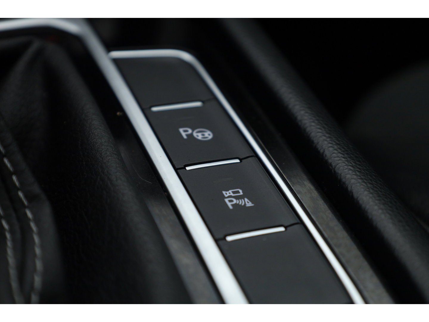 Volkswagen Arteon Shooting Brake 1.4 TSI eHybrid R-Line Business+ | Rijklaar!! | Pano | HUD | Massage | Elek. Trekhaak | Standkachel | 360cam | Digi. Cockpit | Stoel- Stuurverw. | Adapt. Cruise | CarPlay