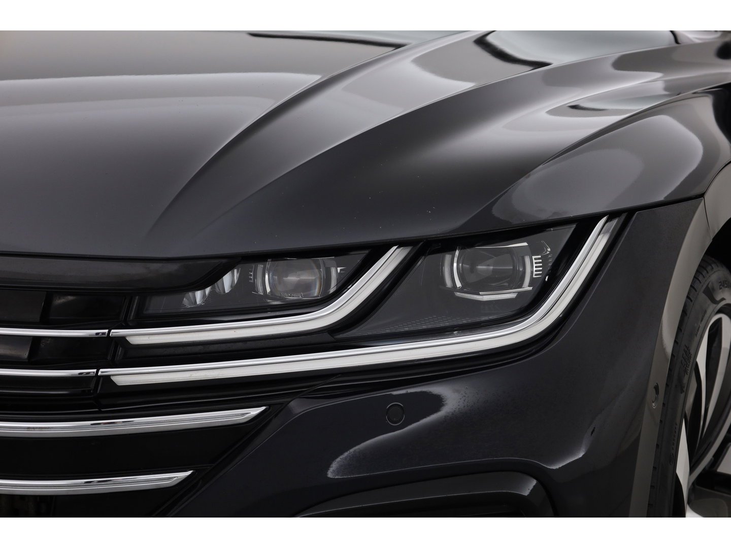 Volkswagen Arteon Shooting Brake 1.4 TSI eHybrid R-Line Business+ | Rijklaar!! | Pano | HUD | Massage | Elek. Trekhaak | Standkachel | 360cam | Digi. Cockpit | Stoel- Stuurverw. | Adapt. Cruise | CarPlay