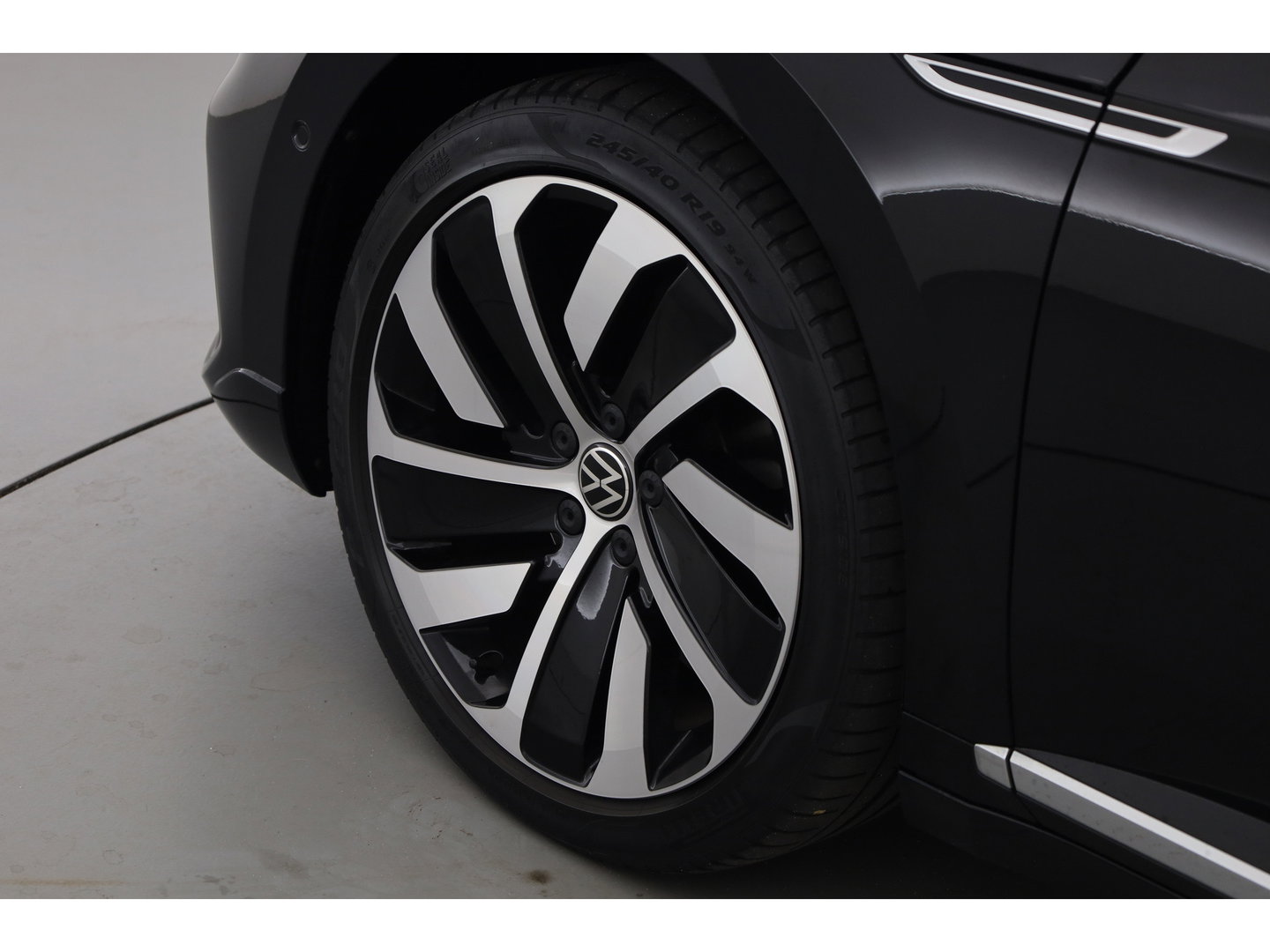 Volkswagen Arteon Shooting Brake 1.4 TSI eHybrid R-Line Business+ | Rijklaar!! | Pano | HUD | Massage | Elek. Trekhaak | Standkachel | 360cam | Digi. Cockpit | Stoel- Stuurverw. | Adapt. Cruise | CarPlay