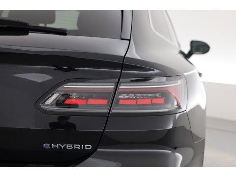 Volkswagen Arteon Shooting Brake 1.4 TSI eHybrid R-Line Business+ | Rijklaar!! | Pano | HUD | Massage | Elek. Trekhaak | Standkachel | 360cam | Digi. Cockpit | Stoel- Stuurverw. | Adapt. Cruise | CarPlay