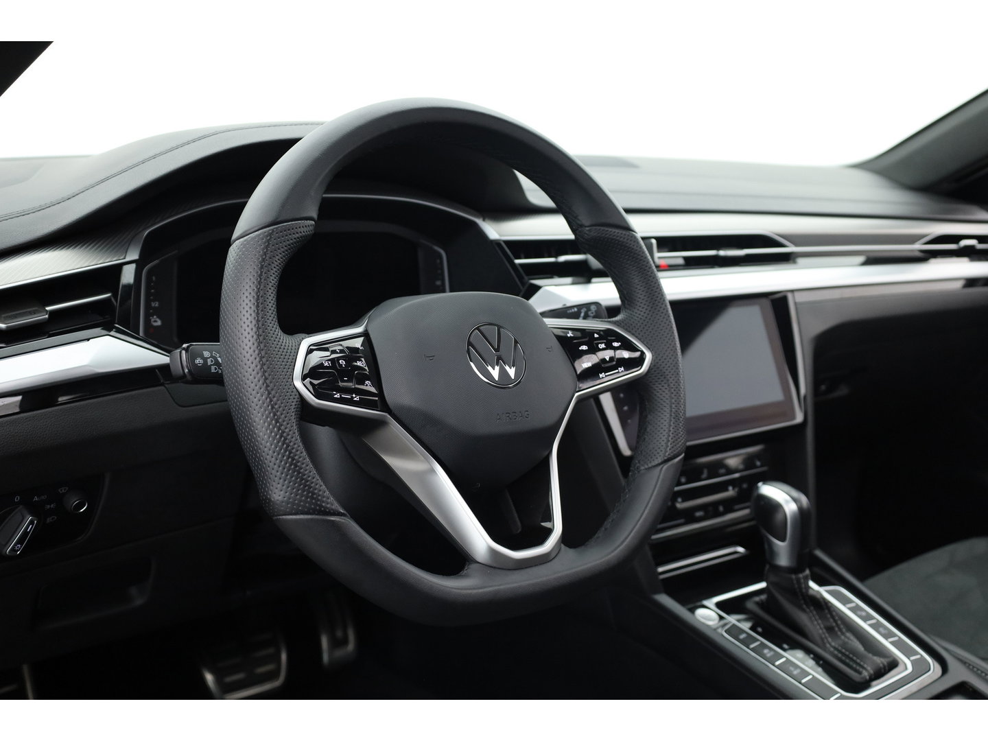 Volkswagen Arteon Shooting Brake 1.4 TSI eHybrid R-Line Business+ | Rijklaar!! | Pano | HUD | Massage | Elek. Trekhaak | Standkachel | 360cam | Digi. Cockpit | Stoel- Stuurverw. | Adapt. Cruise | CarPlay