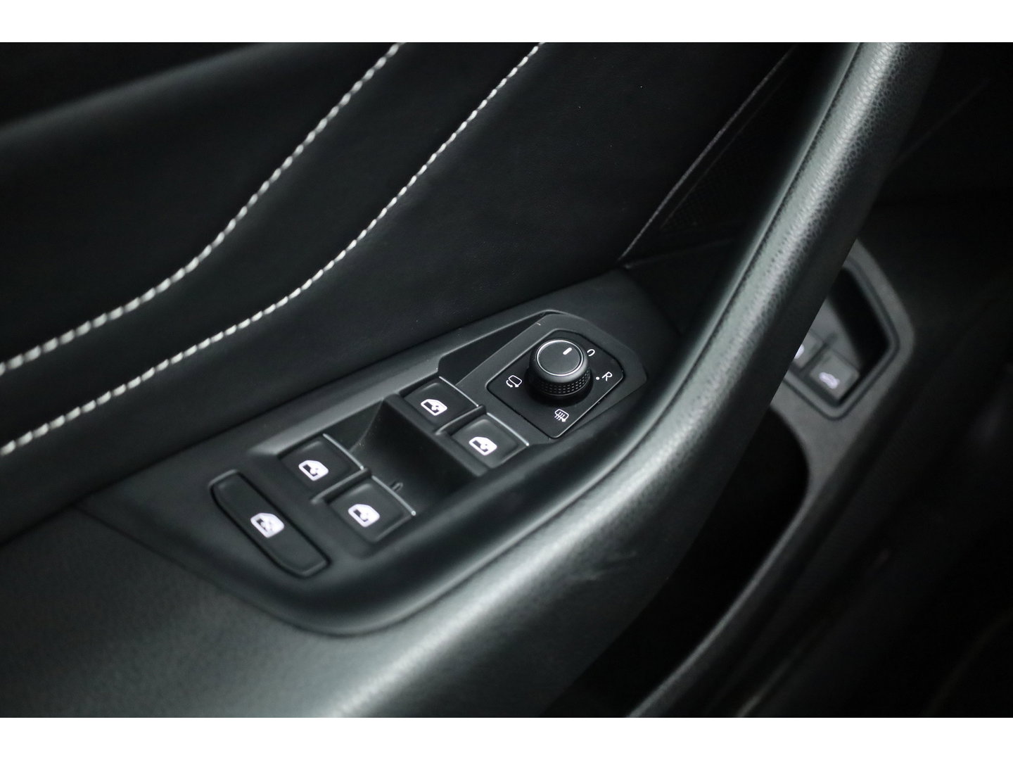 Volkswagen Arteon Shooting Brake 1.4 TSI eHybrid R-Line Business+ | Rijklaar!! | Pano | HUD | Massage | Elek. Trekhaak | Standkachel | 360cam | Digi. Cockpit | Stoel- Stuurverw. | Adapt. Cruise | CarPlay
