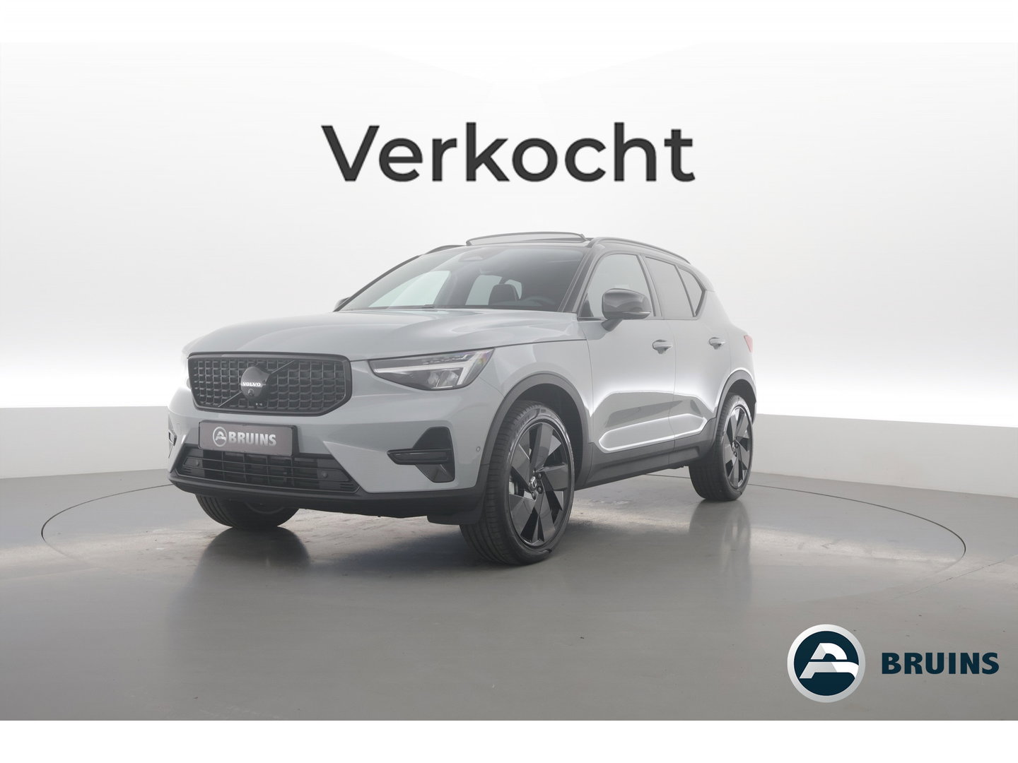 Volvo XC40 2.0 B3 Ultra Black Edition | MY26 | Pano-dak | H&K audio | ACC | 360 Cam | Mem stoelen |