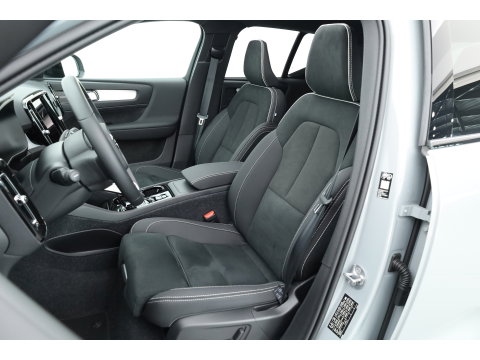 Volvo XC40 2.0 B3 Ultra Black Edition | MY26 | Pano-dak | H&K audio | ACC | 360 Cam | Mem stoelen |