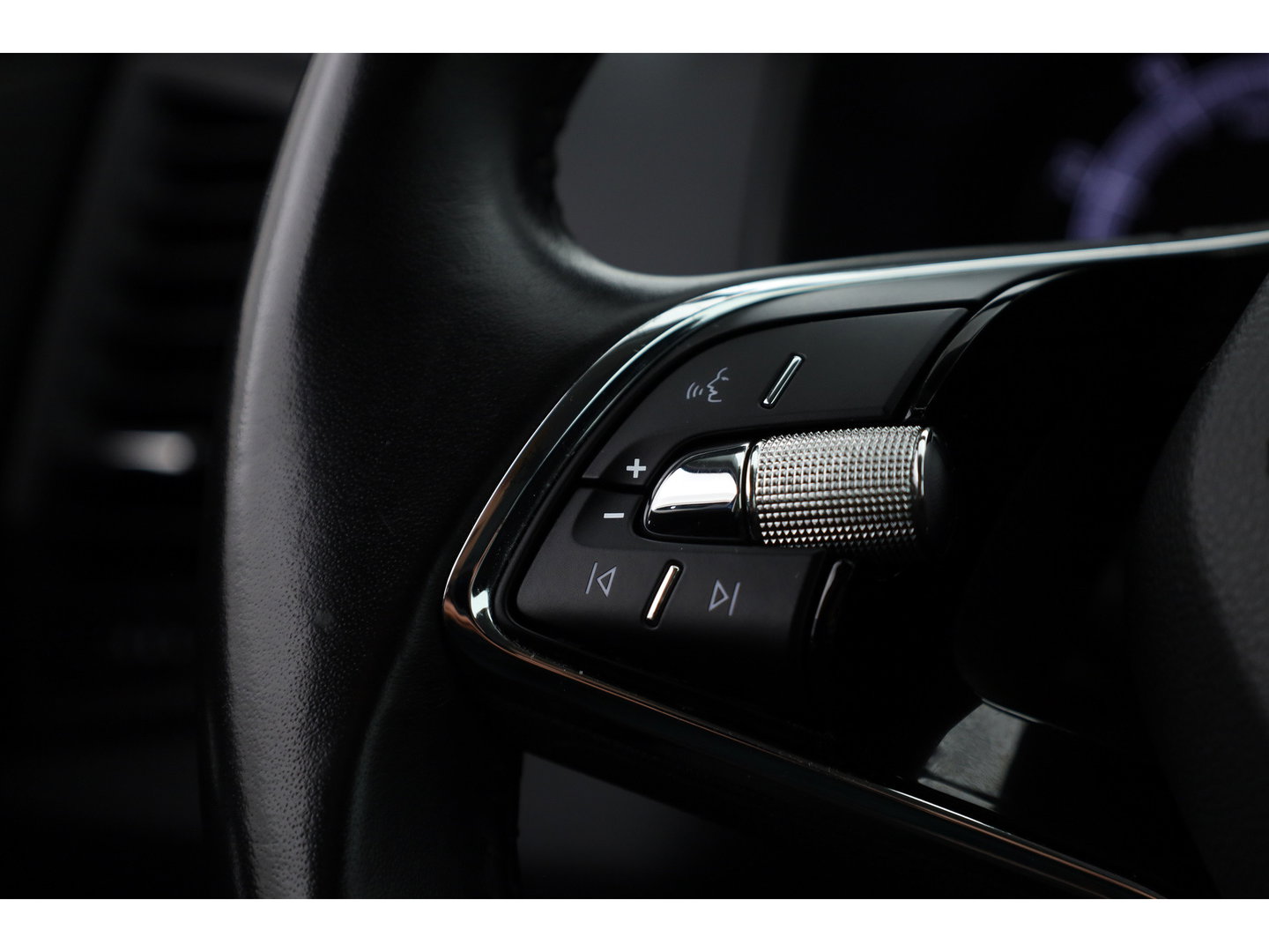 Škoda Karoq 1.0 TSI Business Edition | Rijklaar !! | Cruise | 18'' | All Seasons | PDC | DAB | Airco | bluetooth