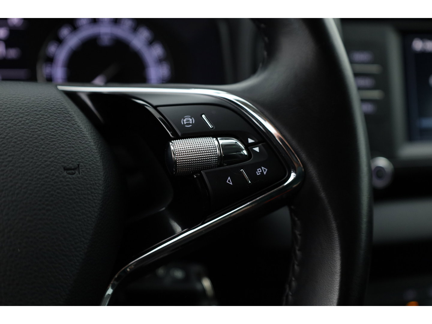 Škoda Karoq 1.0 TSI Business Edition | Rijklaar !! | Cruise | 18'' | All Seasons | PDC | DAB | Airco | bluetooth