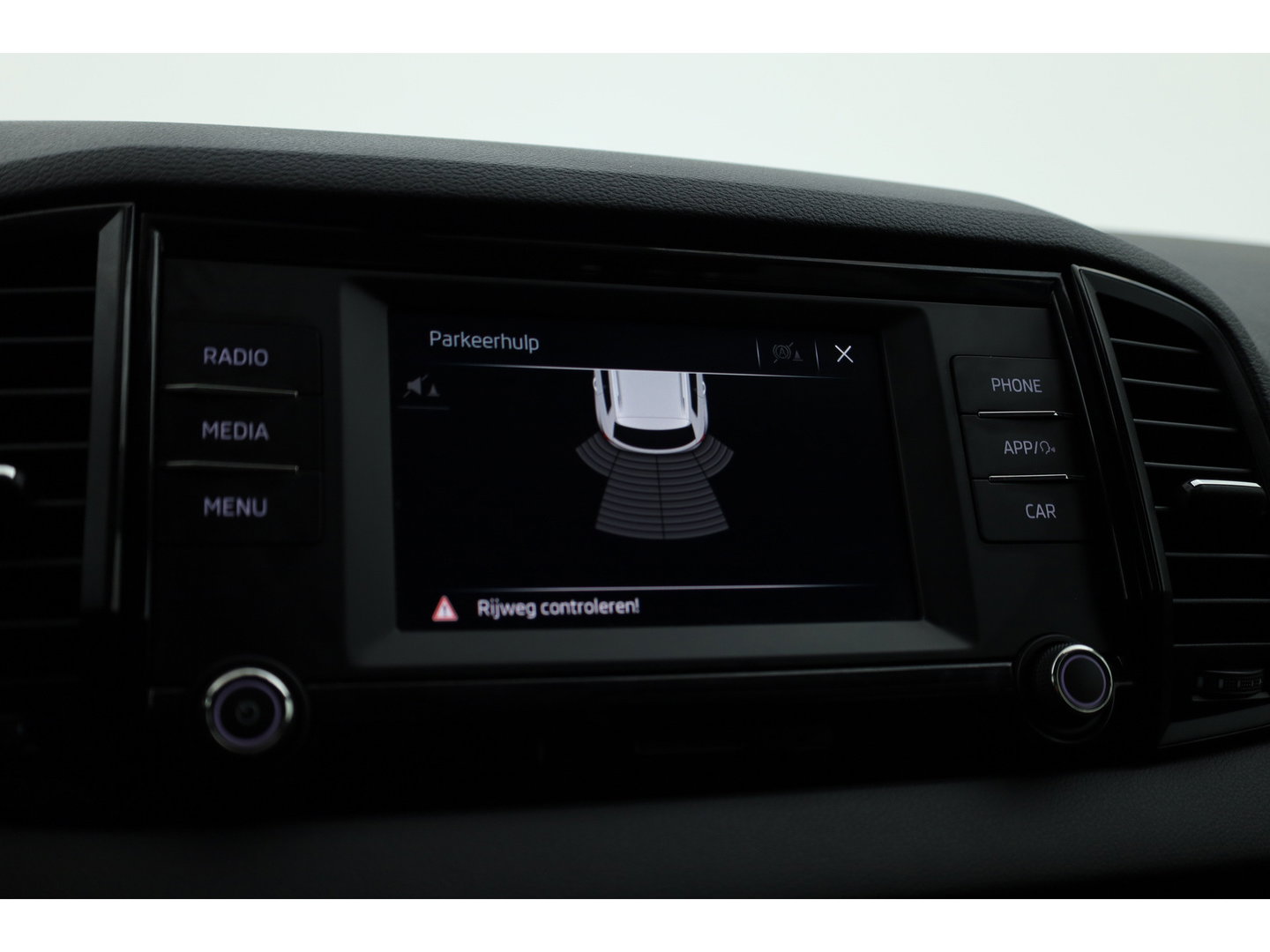 Škoda Karoq 1.0 TSI Business Edition | Rijklaar !! | Cruise | 18'' | All Seasons | PDC | DAB | Airco | bluetooth