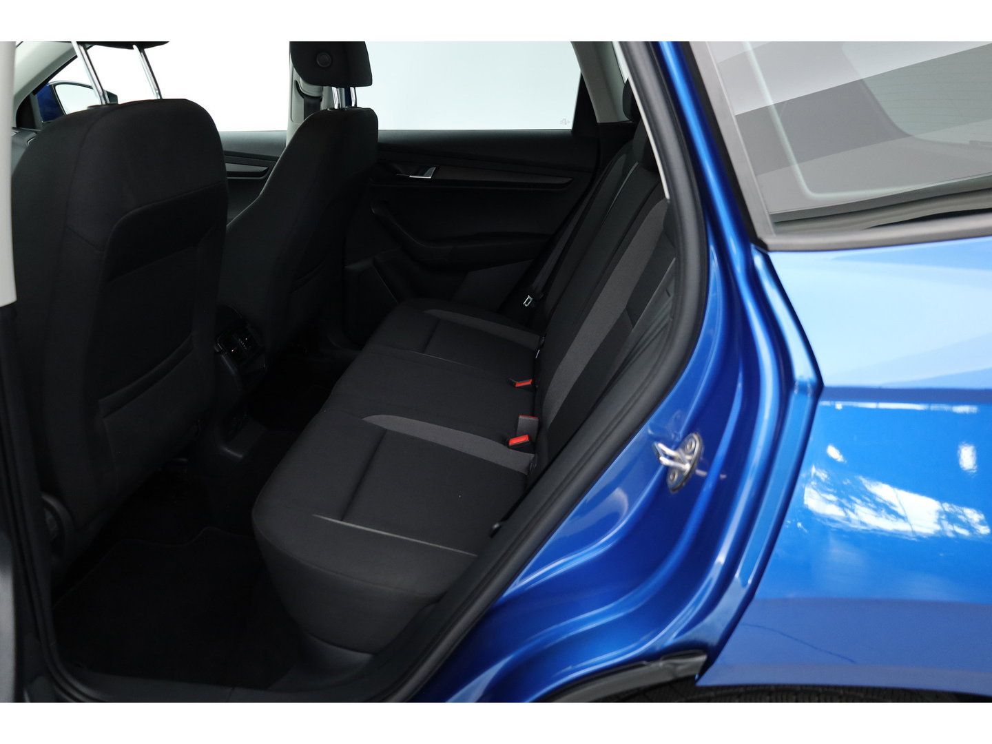 Škoda Karoq 1.0 TSI Business Edition | Rijklaar !! | Cruise | 18'' | All Seasons | PDC | DAB | Airco | bluetooth
