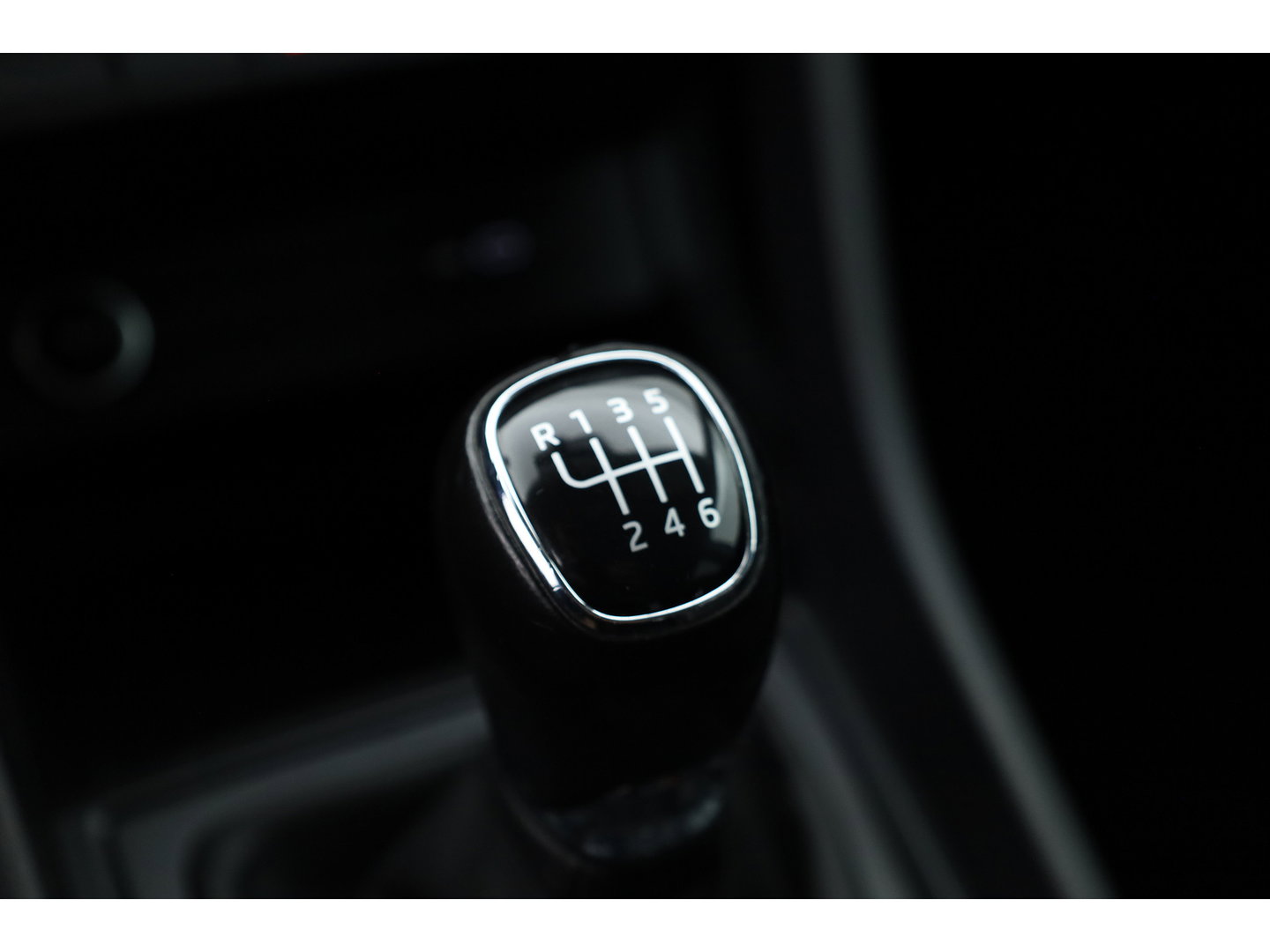 Škoda Karoq 1.0 TSI Business Edition | Rijklaar !! | Cruise | 18'' | All Seasons | PDC | DAB | Airco | bluetooth