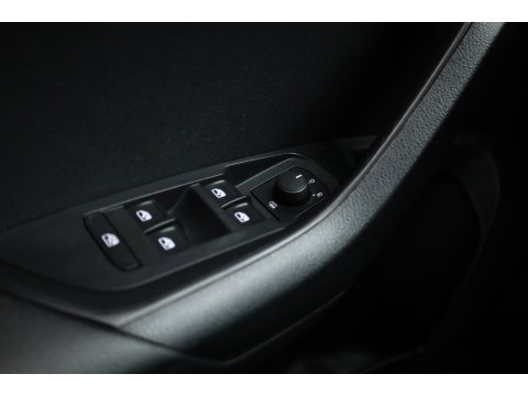 Škoda Karoq 1.0 TSI Business Edition | Rijklaar !! | Cruise | 18'' | All Seasons | PDC | DAB | Airco | bluetooth