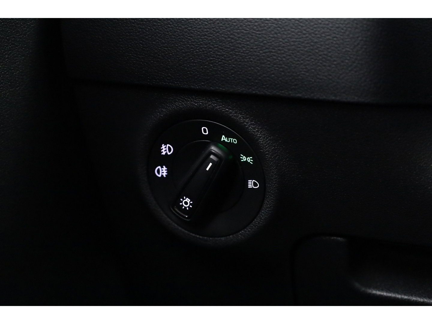 Škoda Karoq 1.0 TSI Business Edition | Rijklaar !! | Cruise | 18'' | All Seasons | PDC | DAB | Airco | bluetooth