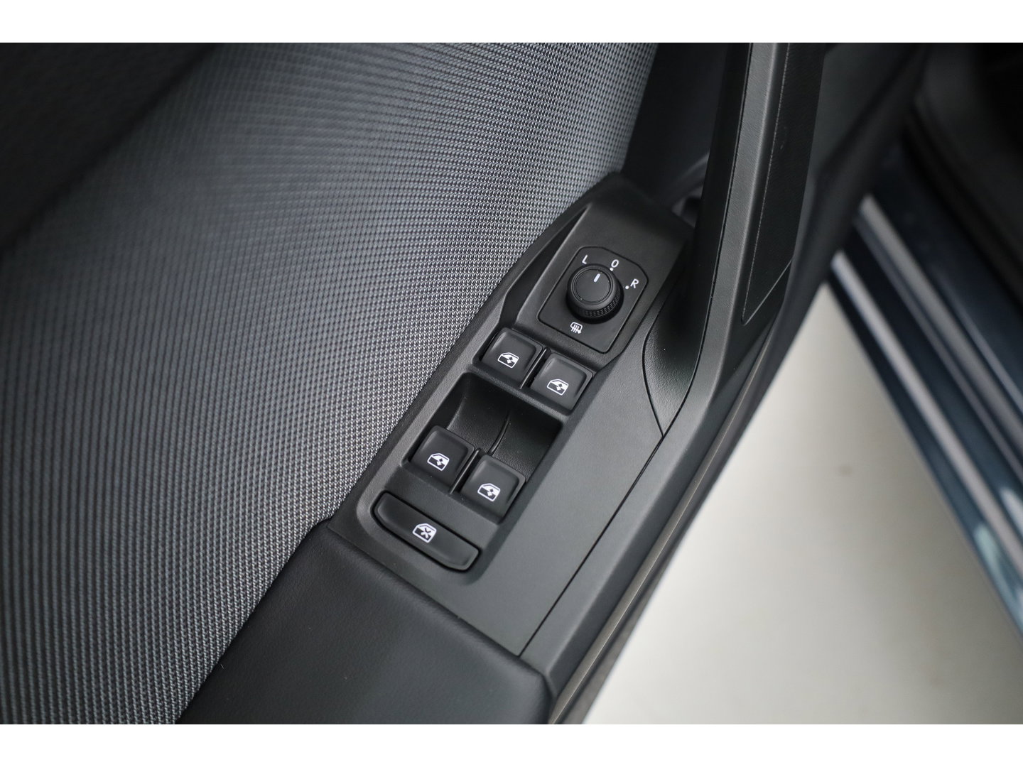 SEAT Leon Sportstourer 1.5 TSI e-Hybrid Style Business Intense | Rijklaar | 102.1%SOH | Dig. Cockpit | Adapt. Cruise | Stoel-Stuurverw. | Camera+PDC | Keyless | NAV+App.Connect | Elek. Klep | 17'' V