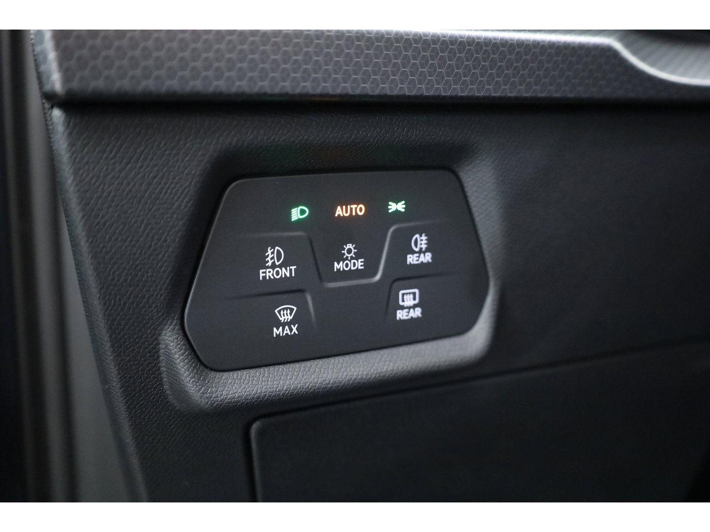 SEAT Leon Sportstourer 1.5 TSI e-Hybrid Style Business Intense | Rijklaar | 102.1%SOH | Dig. Cockpit | Adapt. Cruise | Stoel-Stuurverw. | Camera+PDC | Keyless | NAV+App.Connect | Elek. Klep | 17'' V