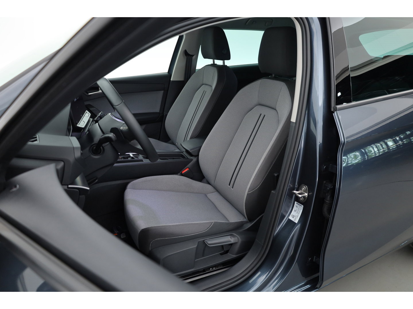 SEAT Leon Sportstourer 1.5 TSI e-Hybrid Style Business Intense | Rijklaar | 102.1%SOH | Dig. Cockpit | Adapt. Cruise | Stoel-Stuurverw. | Camera+PDC | Keyless | NAV+App.Connect | Elek. Klep | 17'' V