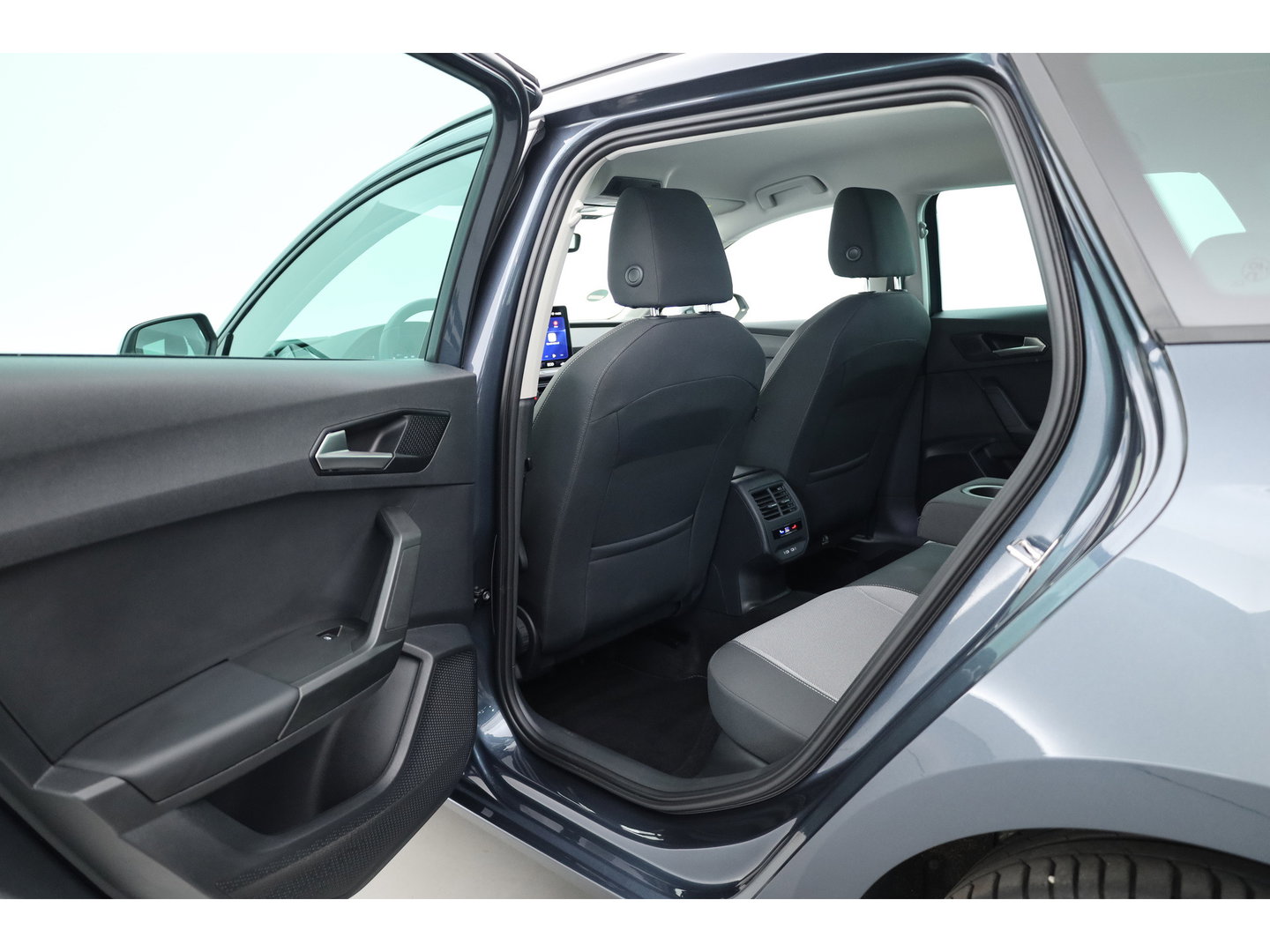SEAT Leon Sportstourer 1.5 TSI e-Hybrid Style Business Intense | Rijklaar | 102.1%SOH | Dig. Cockpit | Adapt. Cruise | Stoel-Stuurverw. | Camera+PDC | Keyless | NAV+App.Connect | Elek. Klep | 17'' V