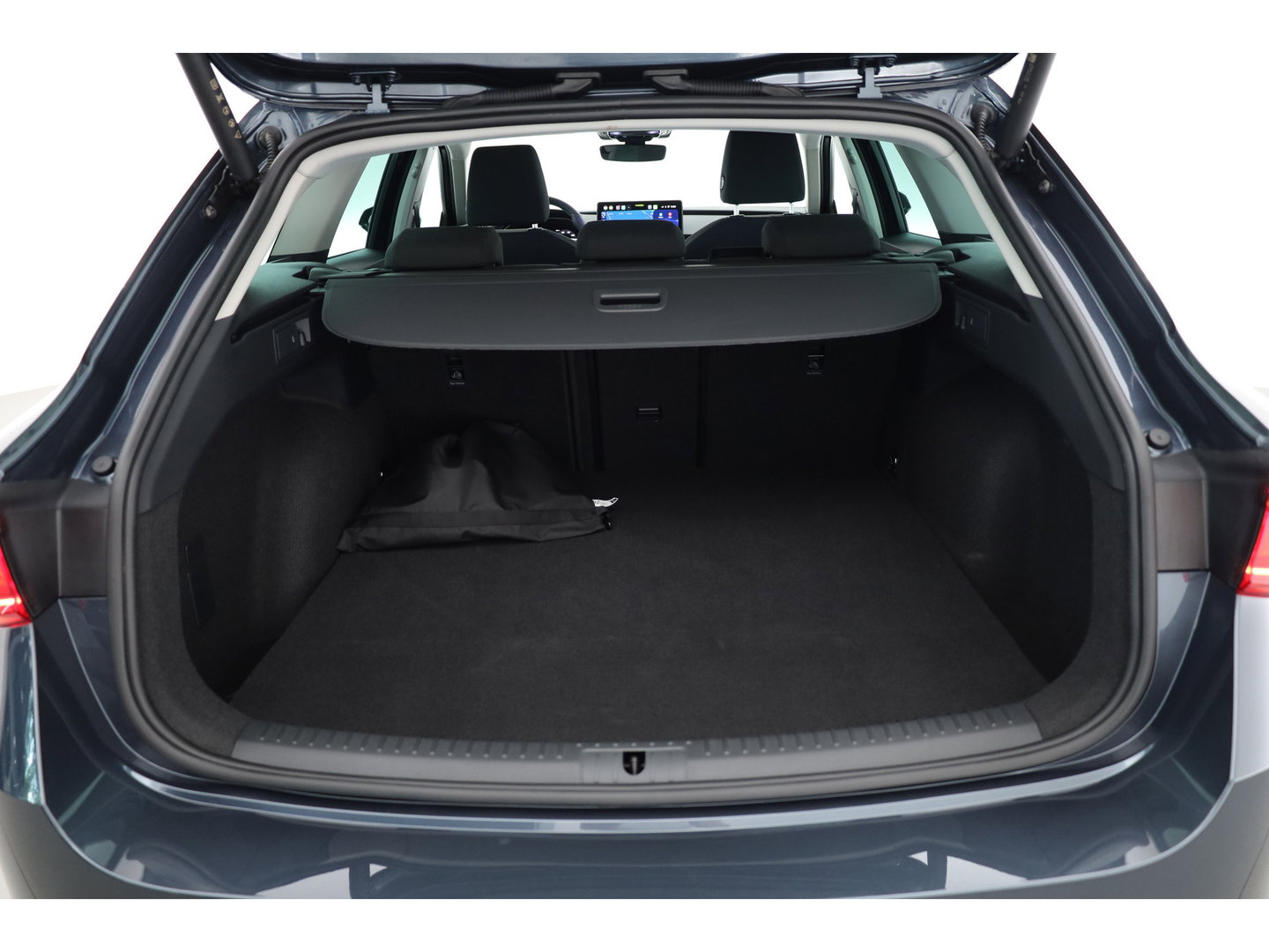SEAT Leon Sportstourer 1.5 TSI e-Hybrid Style Business Intense | Rijklaar | 102.1%SOH | Dig. Cockpit | Adapt. Cruise | Stoel-Stuurverw. | Camera+PDC | Keyless | NAV+App.Connect | Elek. Klep | 17'' V