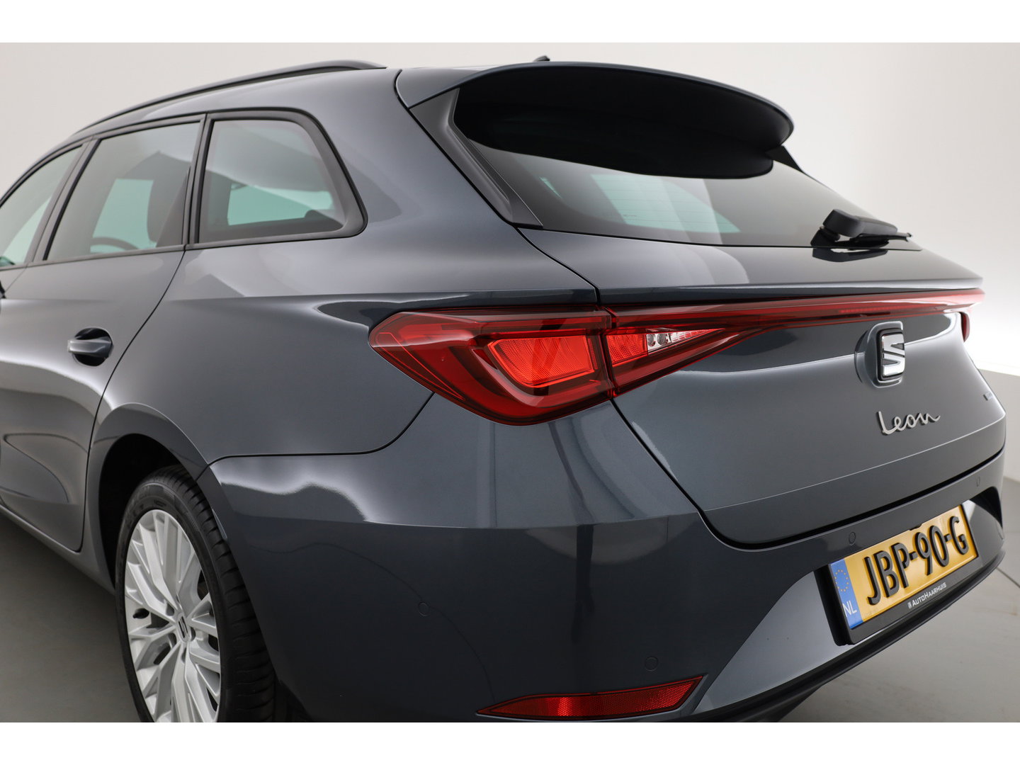 SEAT Leon Sportstourer 1.5 TSI e-Hybrid Style Business Intense | Rijklaar | 102.1%SOH | Dig. Cockpit | Adapt. Cruise | Stoel-Stuurverw. | Camera+PDC | Keyless | NAV+App.Connect | Elek. Klep | 17'' V