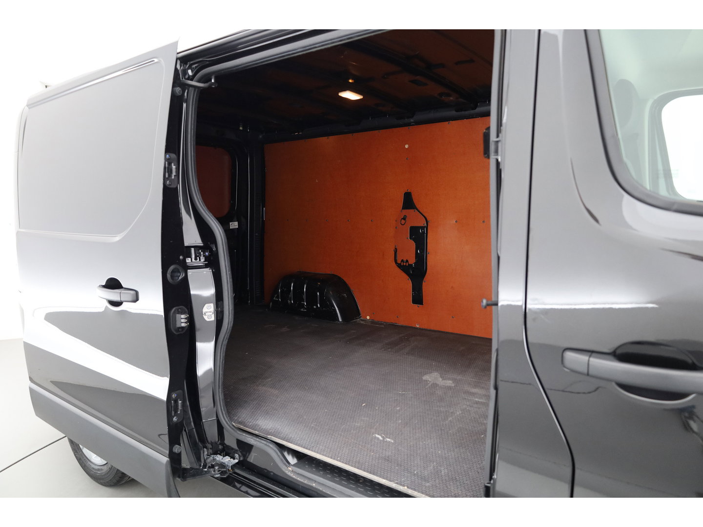 Renault Trafic 2.0 dCi 130pk L2H1 Work Edition | Airco | Cruise | Trekhaak | Zwart met.