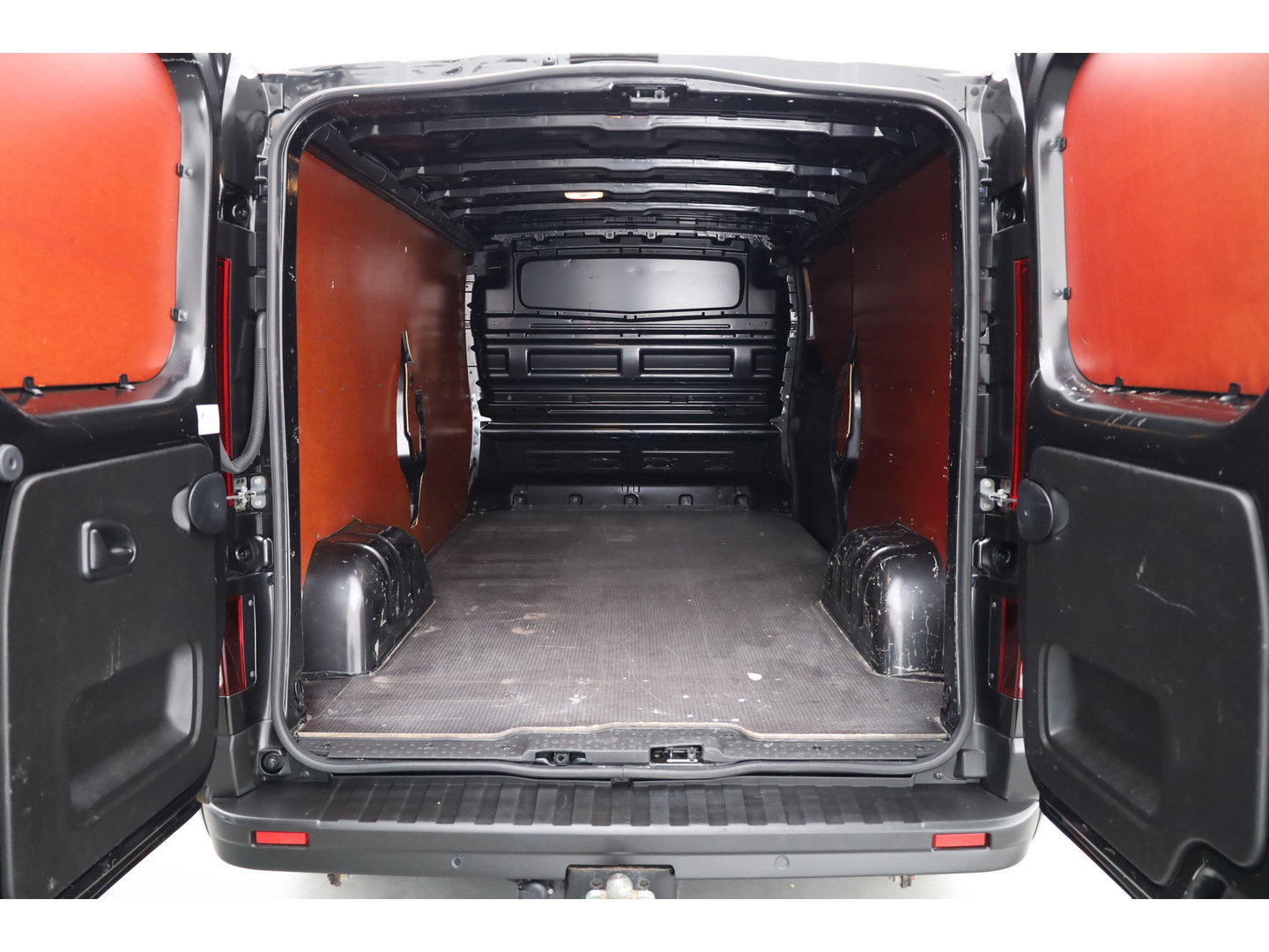 Renault Trafic 2.0 dCi 130pk L2H1 Work Edition | Airco | Cruise | Trekhaak | Zwart met.