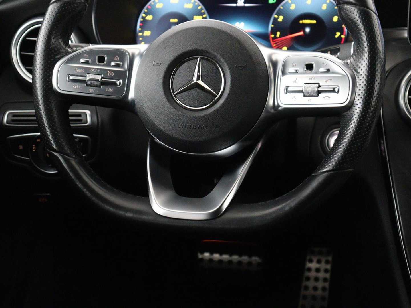Mercedes-Benz C-Klasse Estate 180 Business Solution AMG | Panoramadak | Trekhaak | Leder/alcantara | Stoelverwarming | Virtual dashboard | Camera | Park assist | Carplay | Full LED