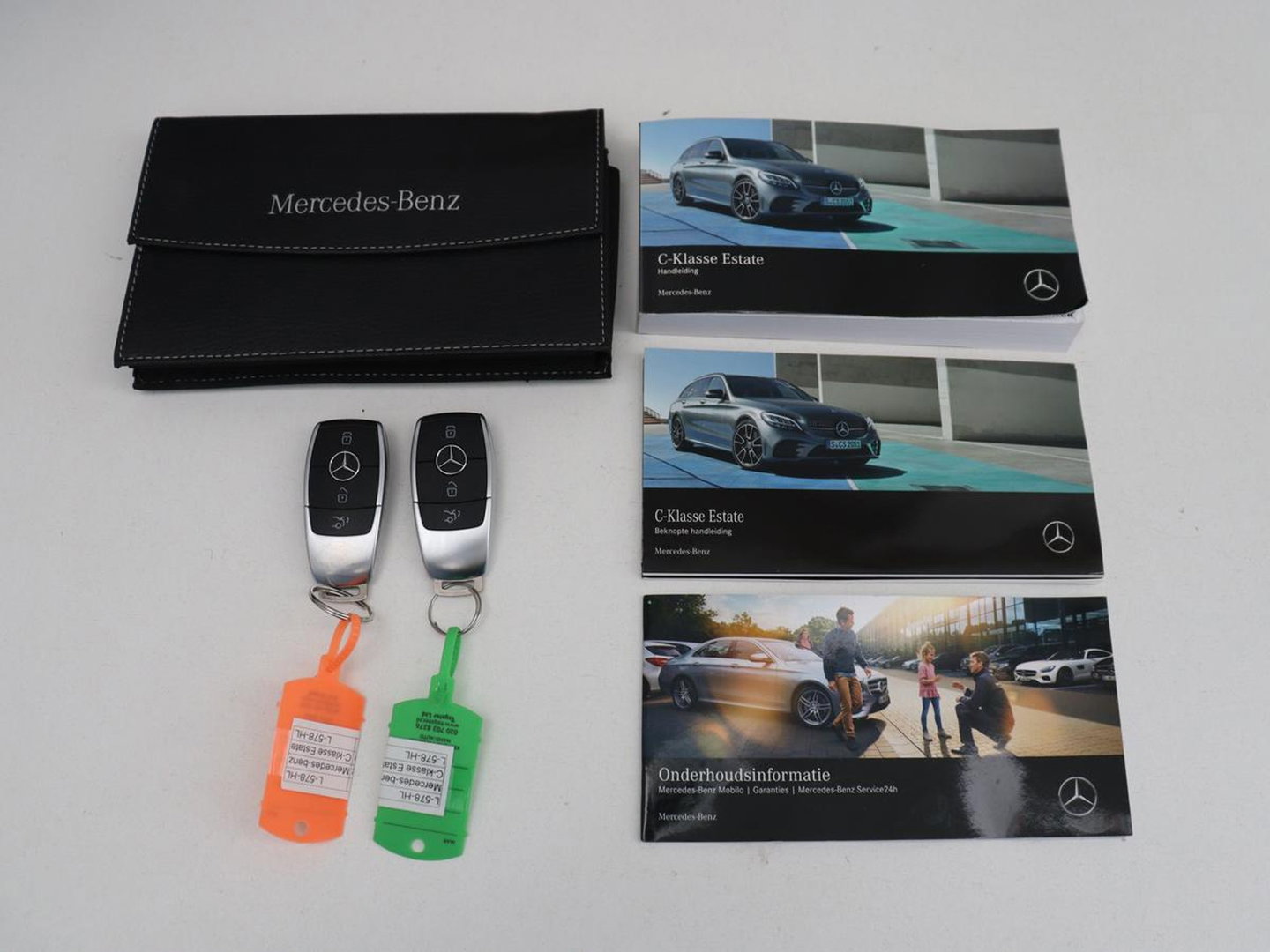 Mercedes-Benz C-Klasse Estate 180 Business Solution AMG | Panoramadak | Trekhaak | Leder/alcantara | Stoelverwarming | Virtual dashboard | Camera | Park assist | Carplay | Full LED