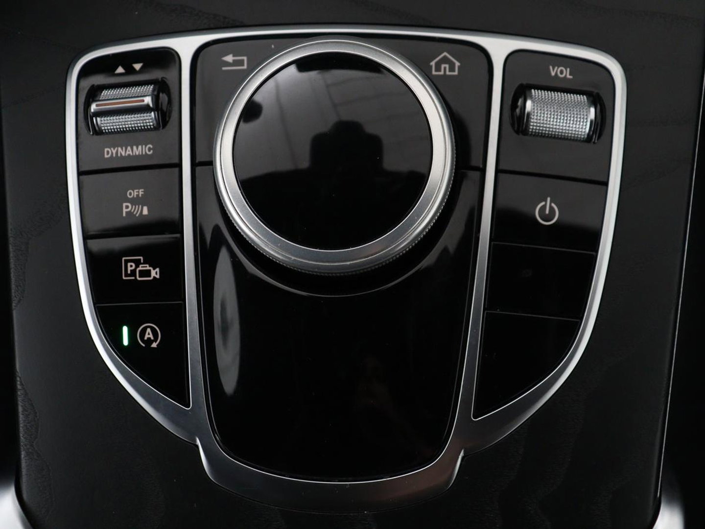 Mercedes-Benz C-Klasse Estate 180 Business Solution AMG | Panoramadak | Trekhaak | Leder/alcantara | Stoelverwarming | Virtual dashboard | Camera | Park assist | Carplay | Full LED