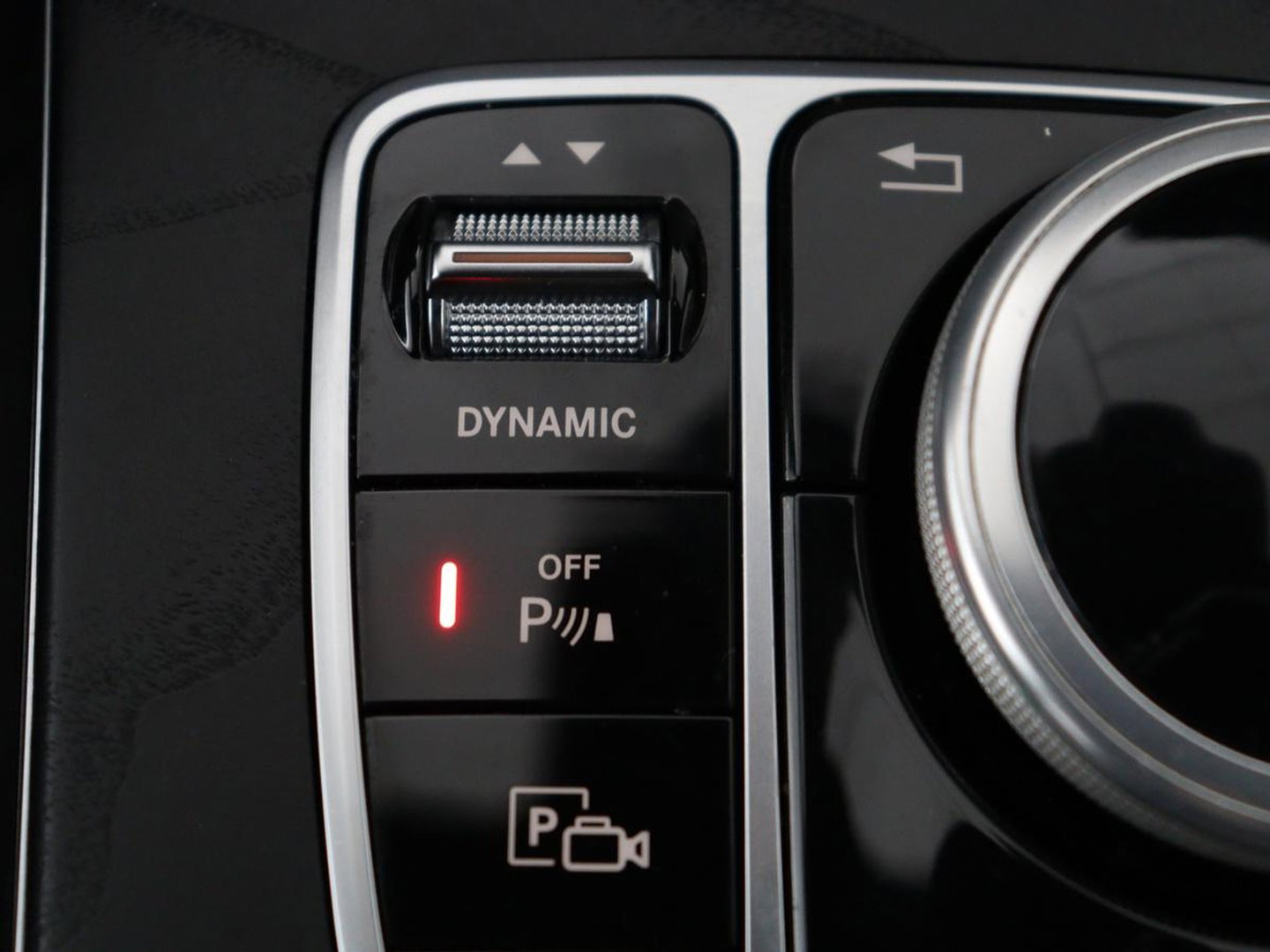 Mercedes-Benz C-Klasse Estate 180 Business Solution AMG | Panoramadak | Trekhaak | Leder/alcantara | Stoelverwarming | Virtual dashboard | Camera | Park assist | Carplay | Full LED
