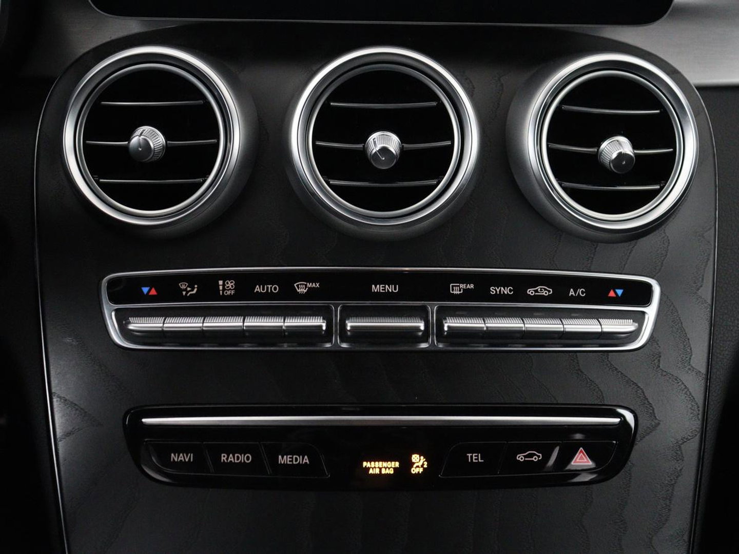Mercedes-Benz C-Klasse Estate 180 Business Solution AMG | Panoramadak | Trekhaak | Leder/alcantara | Stoelverwarming | Virtual dashboard | Camera | Park assist | Carplay | Full LED