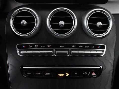 Mercedes-Benz C-Klasse Estate 180 Business Solution AMG | Panoramadak | Trekhaak | Leder/alcantara | Stoelverwarming | Virtual dashboard | Camera | Park assist | Carplay | Full LED