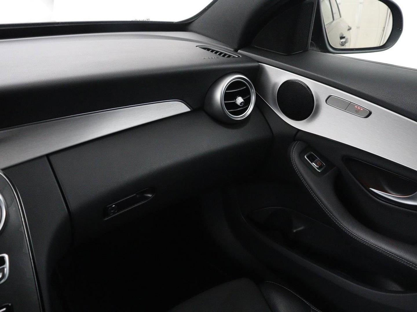 Mercedes-Benz C-Klasse Estate 180 Business Solution AMG | Panoramadak | Trekhaak | Leder/alcantara | Stoelverwarming | Virtual dashboard | Camera | Park assist | Carplay | Full LED