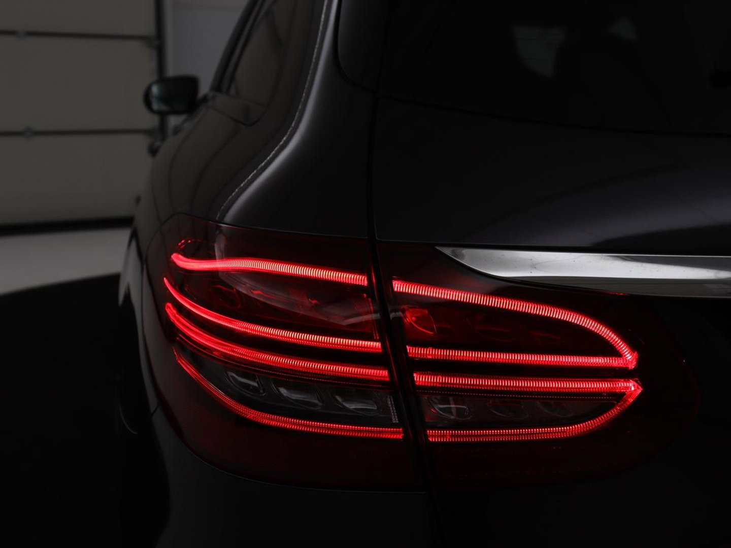 Mercedes-Benz C-Klasse Estate 180 Business Solution AMG | Panoramadak | Trekhaak | Leder/alcantara | Stoelverwarming | Virtual dashboard | Camera | Park assist | Carplay | Full LED