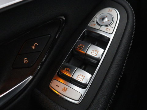 Mercedes-Benz C-Klasse Estate 180 Business Solution AMG | Panoramadak | Trekhaak | Leder/alcantara | Stoelverwarming | Virtual dashboard | Camera | Park assist | Carplay | Full LED