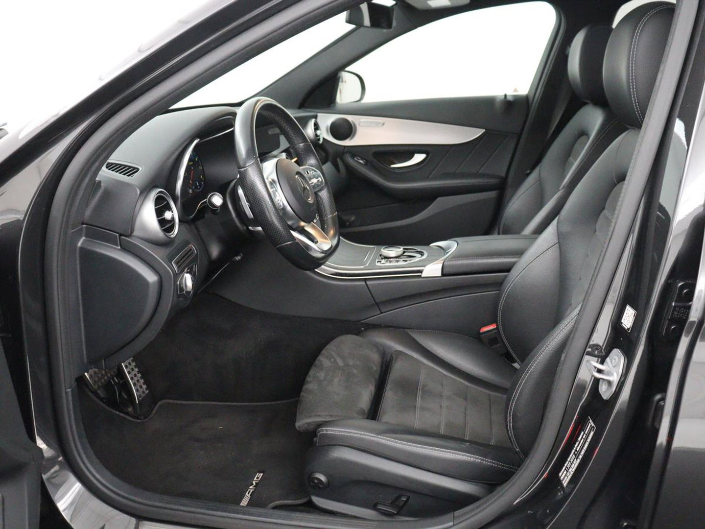 Mercedes-Benz C-Klasse Estate 180 Business Solution AMG | Panoramadak | Trekhaak | Leder/alcantara | Stoelverwarming | Virtual dashboard | Camera | Park assist | Carplay | Full LED