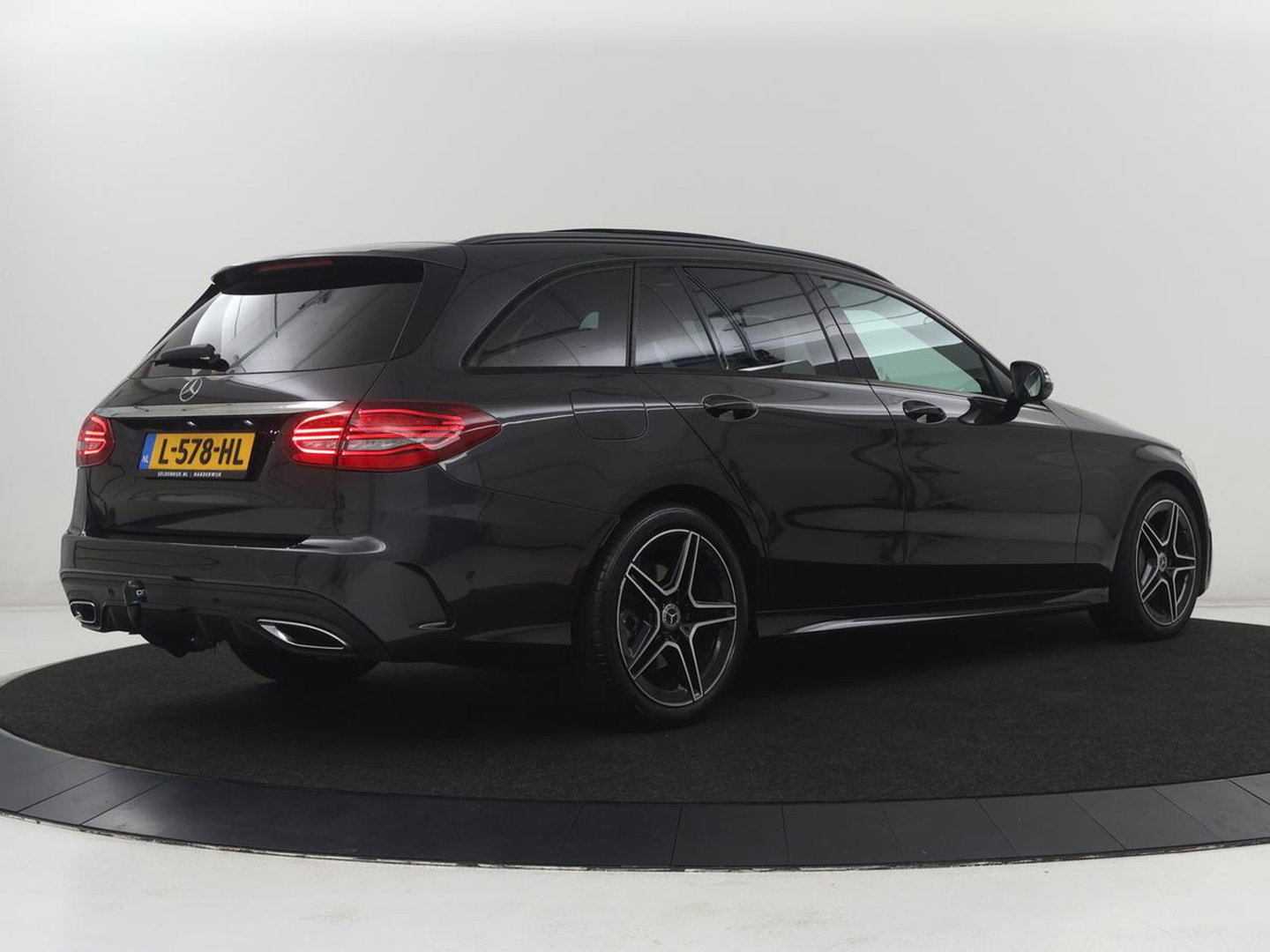 Mercedes-Benz C-Klasse Estate 180 Business Solution AMG | Panoramadak | Trekhaak | Leder/alcantara | Stoelverwarming | Virtual dashboard | Camera | Park assist | Carplay | Full LED