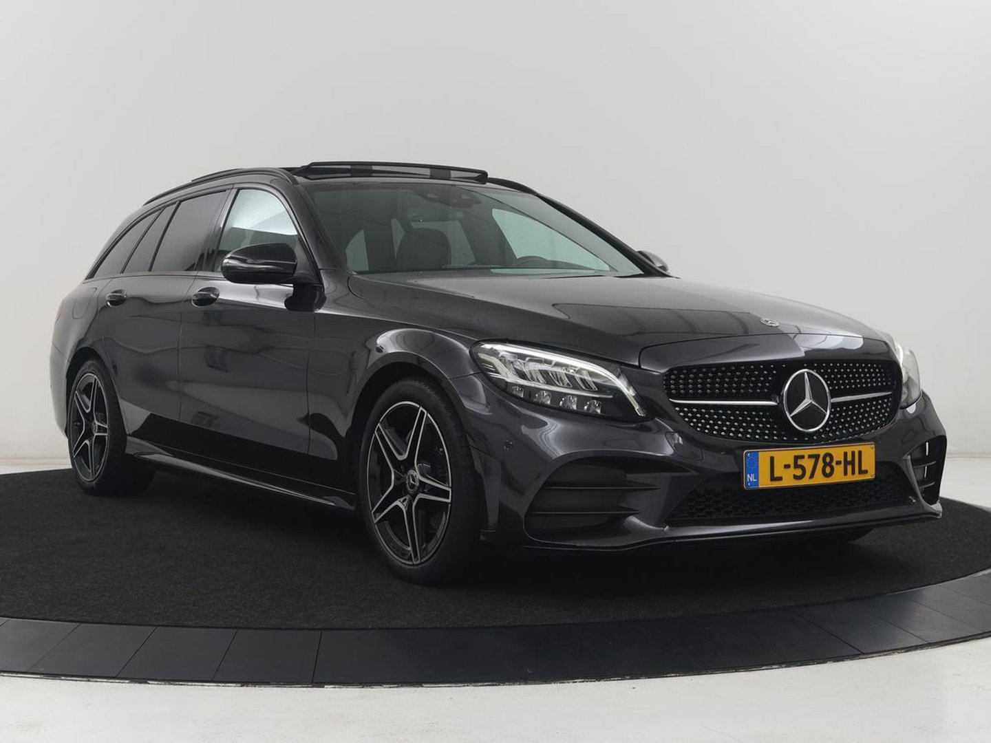 Mercedes-Benz C-Klasse Estate 180 Business Solution AMG | Panoramadak | Trekhaak | Leder/alcantara | Stoelverwarming | Virtual dashboard | Camera | Park assist | Carplay | Full LED