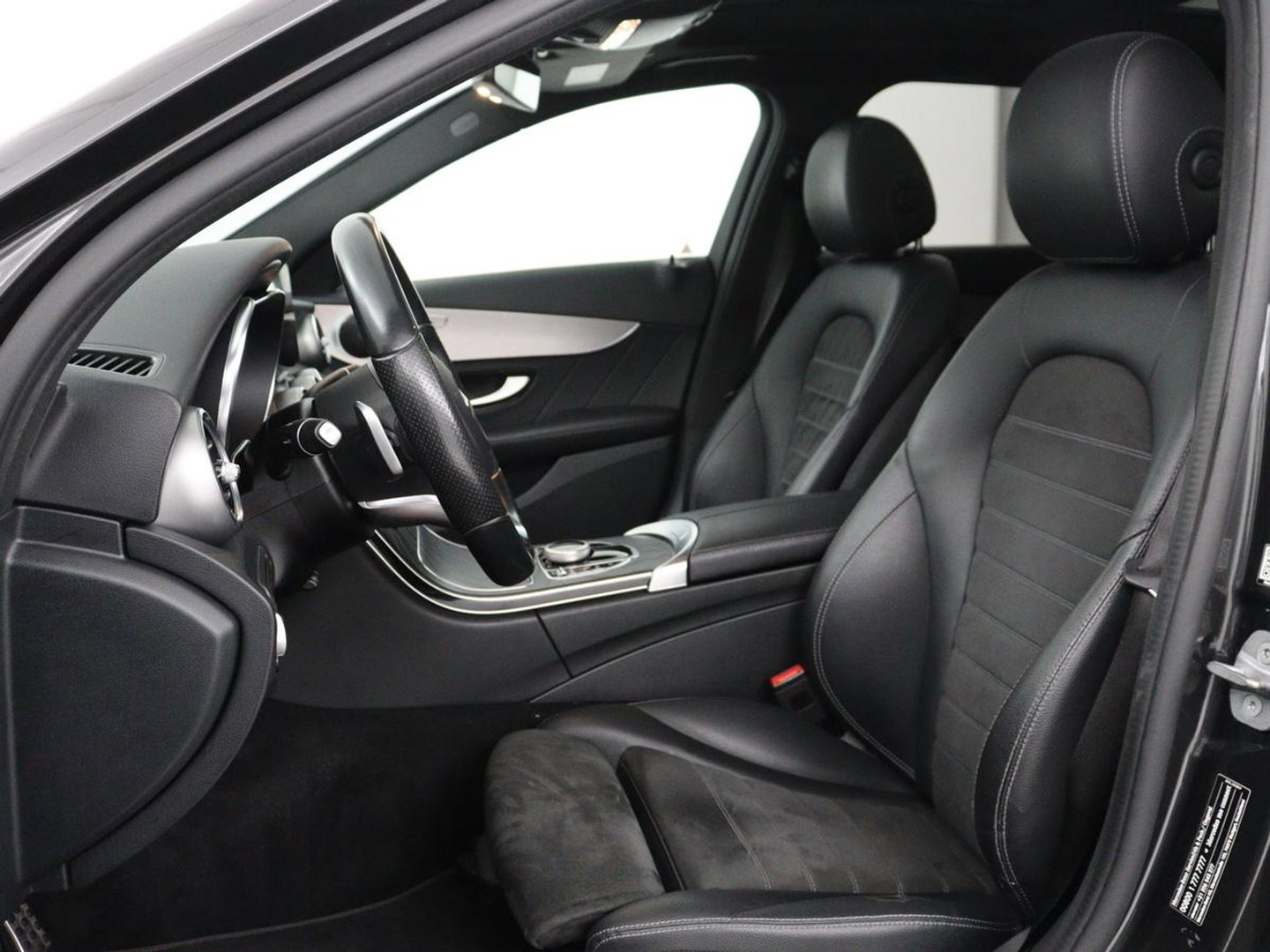 Mercedes-Benz C-Klasse Estate 180 Business Solution AMG | Panoramadak | Trekhaak | Leder/alcantara | Stoelverwarming | Virtual dashboard | Camera | Park assist | Carplay | Full LED