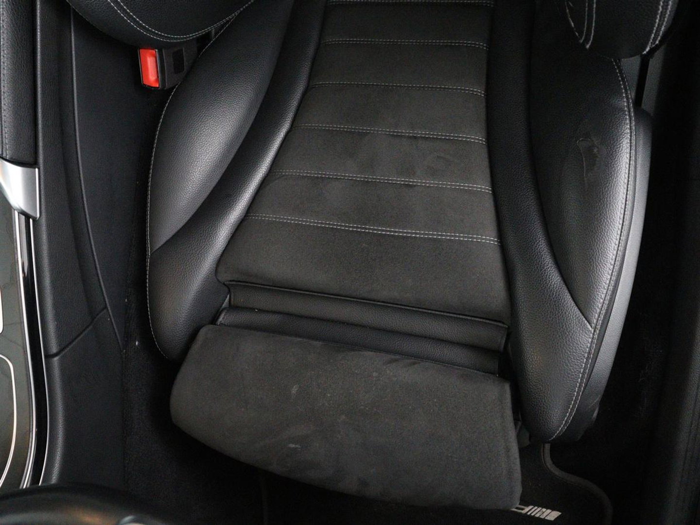 Mercedes-Benz C-Klasse Estate 180 Business Solution AMG | Panoramadak | Trekhaak | Leder/alcantara | Stoelverwarming | Virtual dashboard | Camera | Park assist | Carplay | Full LED