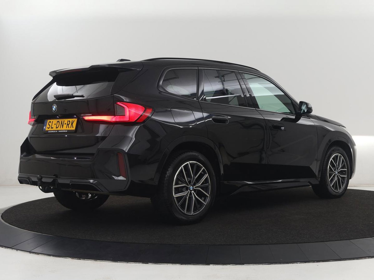 BMW X1 xDrive23i M-sport | Trekhaak | Leder | Head-up | 360 camera | Carplay | Stoelverwarming | Cruise control | Sfeerverlichting | Climate control | Full LED