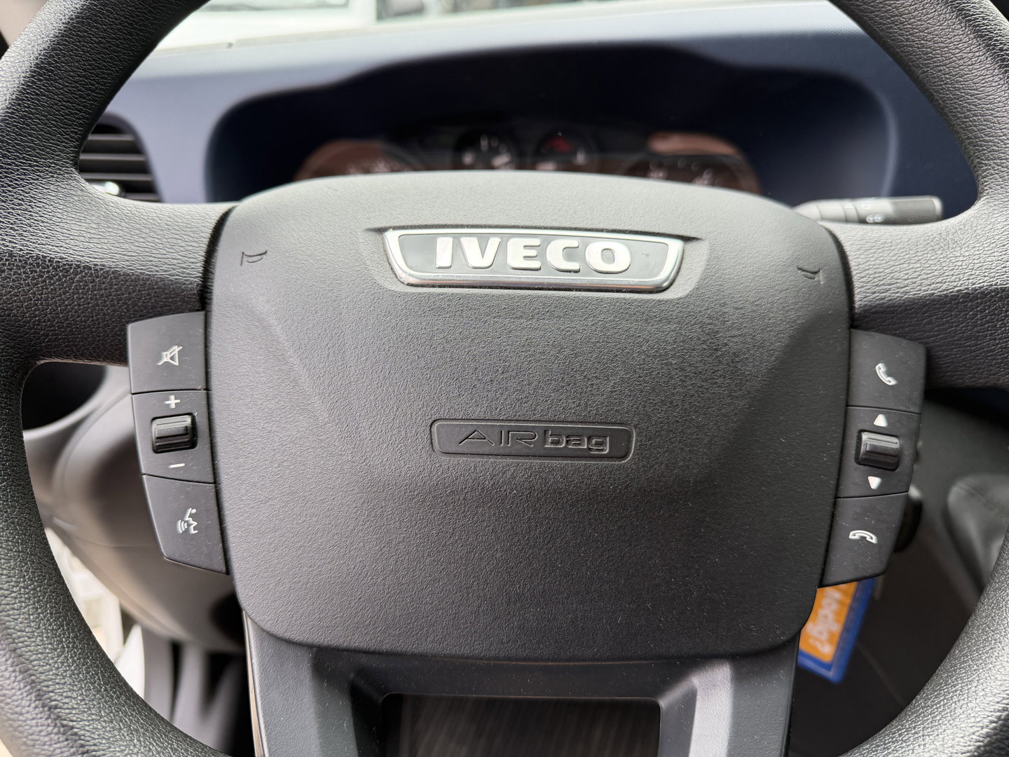Iveco Daily 35S14 2.3 himatic automaat / euro 6 / bpm vrij / geen tol plicht ! / lease vanaf € 424 / bakwagen met laadklep / climate control / zijdeur / 410 cm L x 210 cm B x 200 cm H