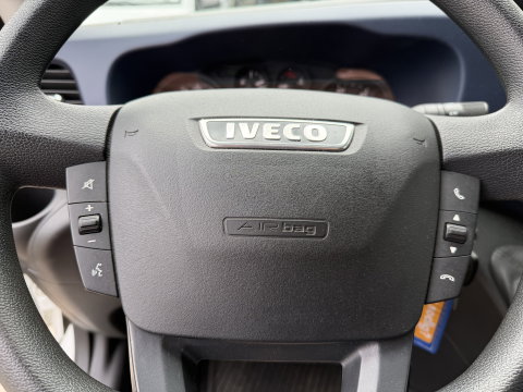 Iveco Daily 35S14 2.3 himatic automaat / euro 6 / bpm vrij / geen tol plicht ! / lease vanaf € 424 / bakwagen met laadklep / climate control / zijdeur / 410 cm L x 210 cm B x 200 cm H