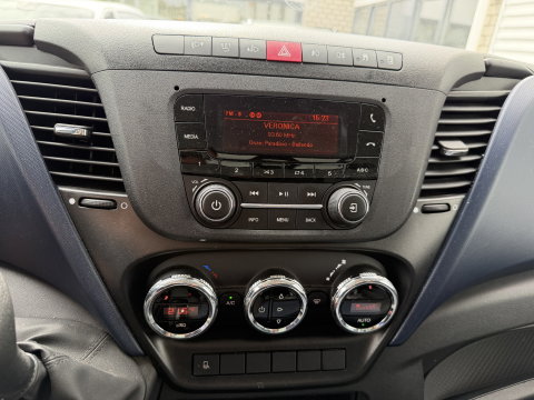 Iveco Daily 35S14 2.3 himatic automaat / euro 6 / bpm vrij / geen tol plicht ! / lease vanaf € 424 / bakwagen met laadklep / climate control / zijdeur / 410 cm L x 210 cm B x 200 cm H