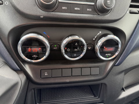 Iveco Daily 35S14 2.3 himatic automaat / euro 6 / bpm vrij / geen tol plicht ! / lease vanaf € 424 / bakwagen met laadklep / climate control / zijdeur / 410 cm L x 210 cm B x 200 cm H