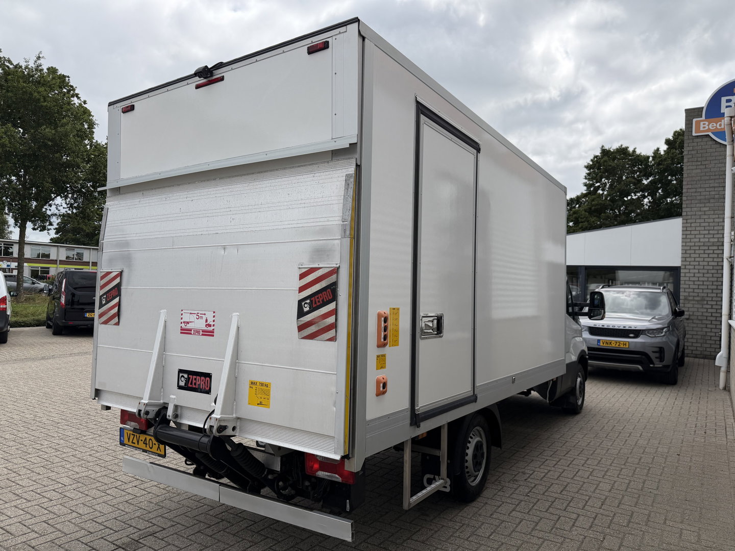 Iveco Daily 35S14 2.3 himatic automaat / euro 6 / bpm vrij / geen tol plicht ! / lease vanaf € 424 / bakwagen met laadklep / climate control / zijdeur / 410 cm L x 210 cm B x 200 cm H