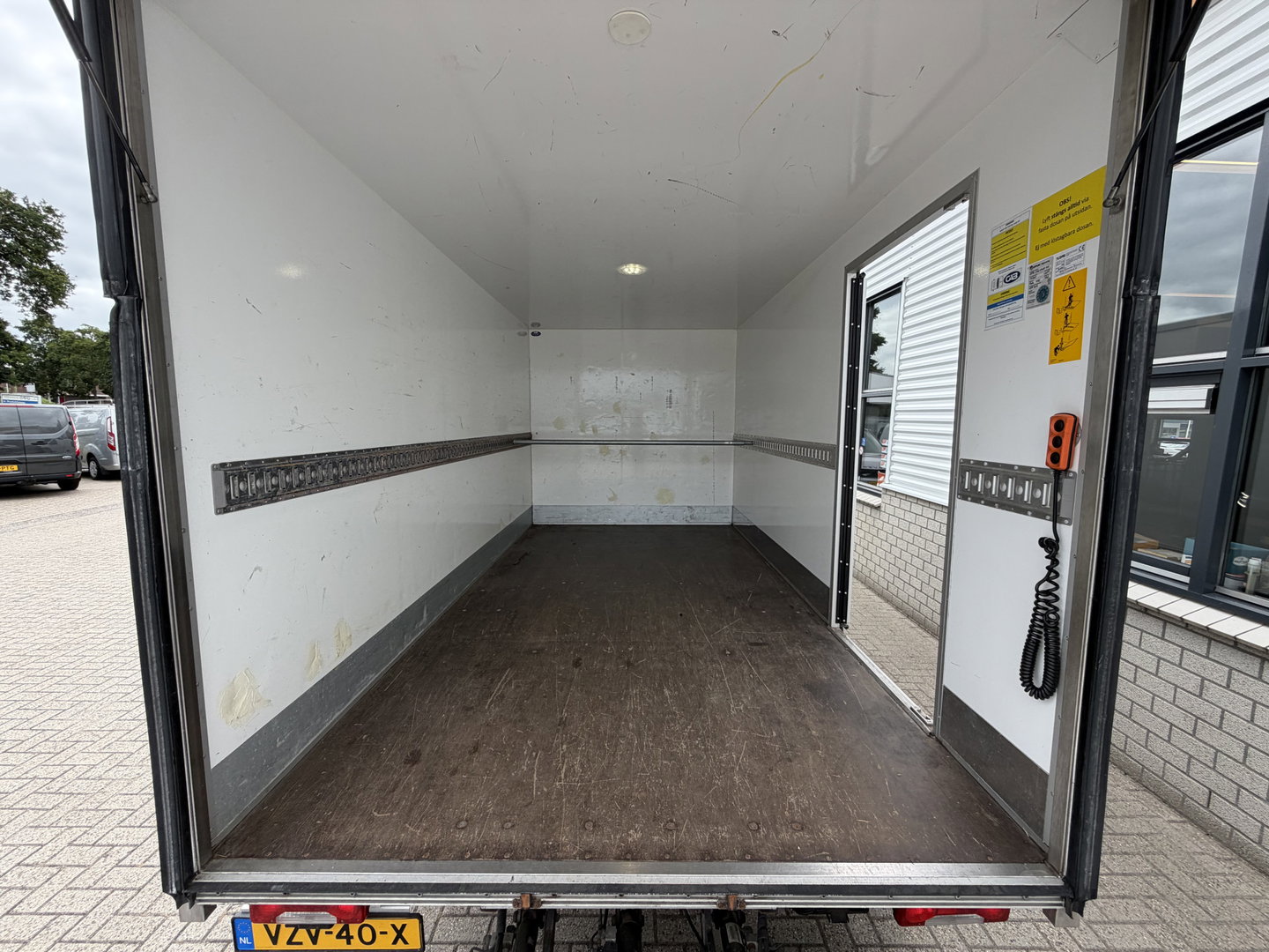 Iveco Daily 35S14 2.3 himatic automaat / euro 6 / bpm vrij / geen tol plicht ! / lease vanaf € 424 / bakwagen met laadklep / climate control / zijdeur / 410 cm L x 210 cm B x 200 cm H