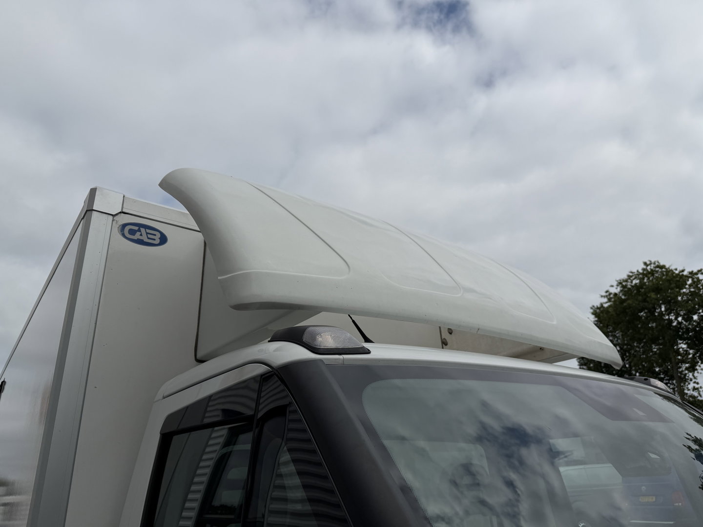 Iveco Daily 35S14 2.3 himatic automaat / euro 6 / bpm vrij / geen tol plicht ! / lease vanaf € 424 / bakwagen met laadklep / climate control / zijdeur / 410 cm L x 210 cm B x 200 cm H