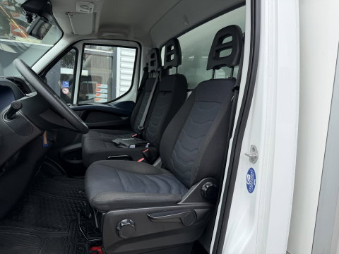 Iveco Daily 35S14 2.3 himatic automaat / euro 6 / bpm vrij / geen tol plicht ! / lease vanaf € 424 / bakwagen met laadklep / climate control / zijdeur / 410 cm L x 210 cm B x 200 cm H